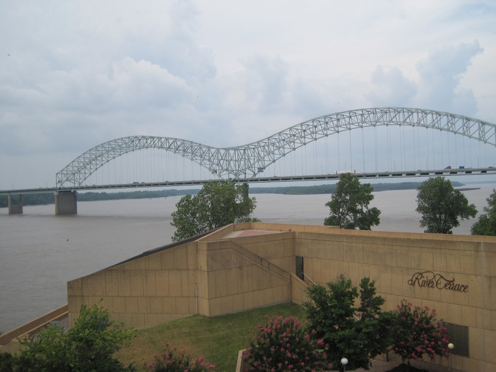 Hernando, MS, TN - Archivo:Hernando DeSoto Bridge from Mud Island Memphis TN 01.jpg -  Wikipedia, l